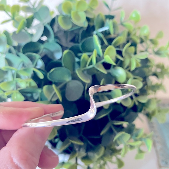 Beautiful swirl sterling silver 925 minimalist modern cuff bracelet - Picture 1 of 4